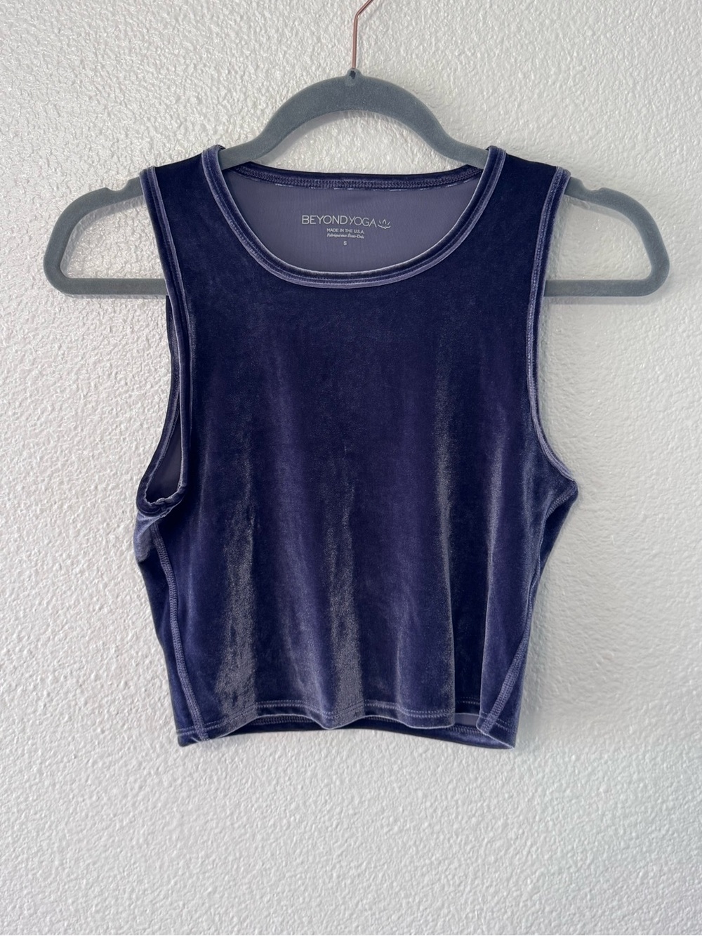 Beyond Yoga Velvet Cropped Tank Top Purple Sleeveless Velour Activewear Small